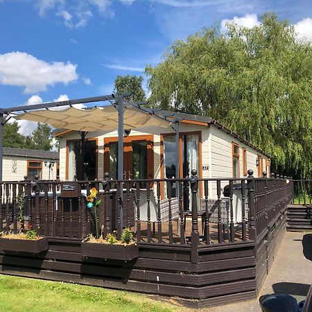 Bumblebee Lodge Tydd St. Giles Bagian luar foto