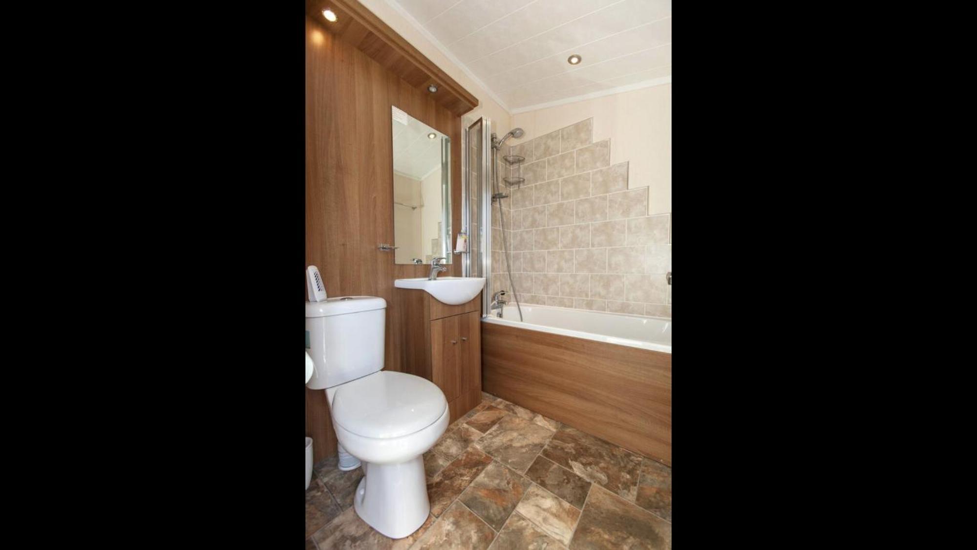 Bumblebee Lodge Tydd St. Giles Bagian luar foto