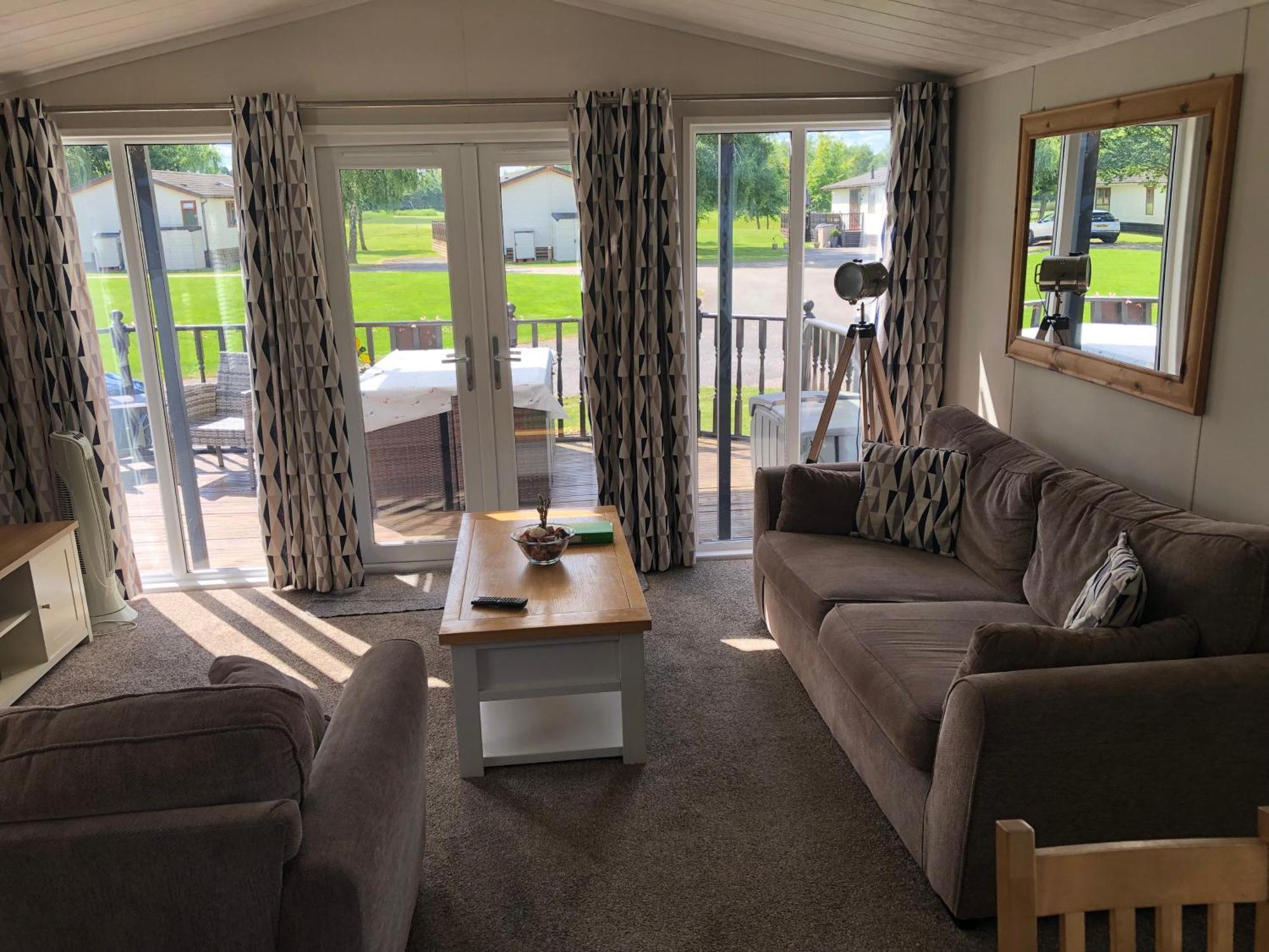 Bumblebee Lodge Tydd St. Giles Bagian luar foto